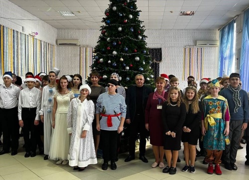 Коллектив КХП «Тихорецкий» поздравил детей с Новым годом