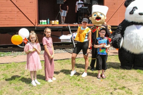 Коллектив КХП «Тихорецкий» поздравил детей с праздником